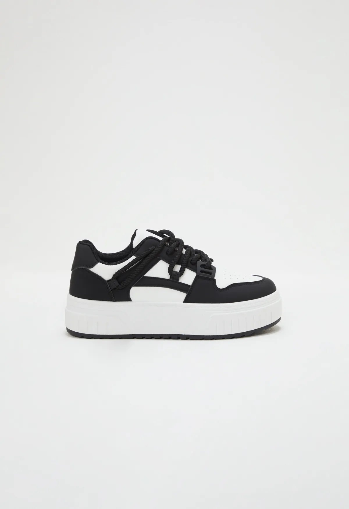 Sneakersy w bloku kolorów