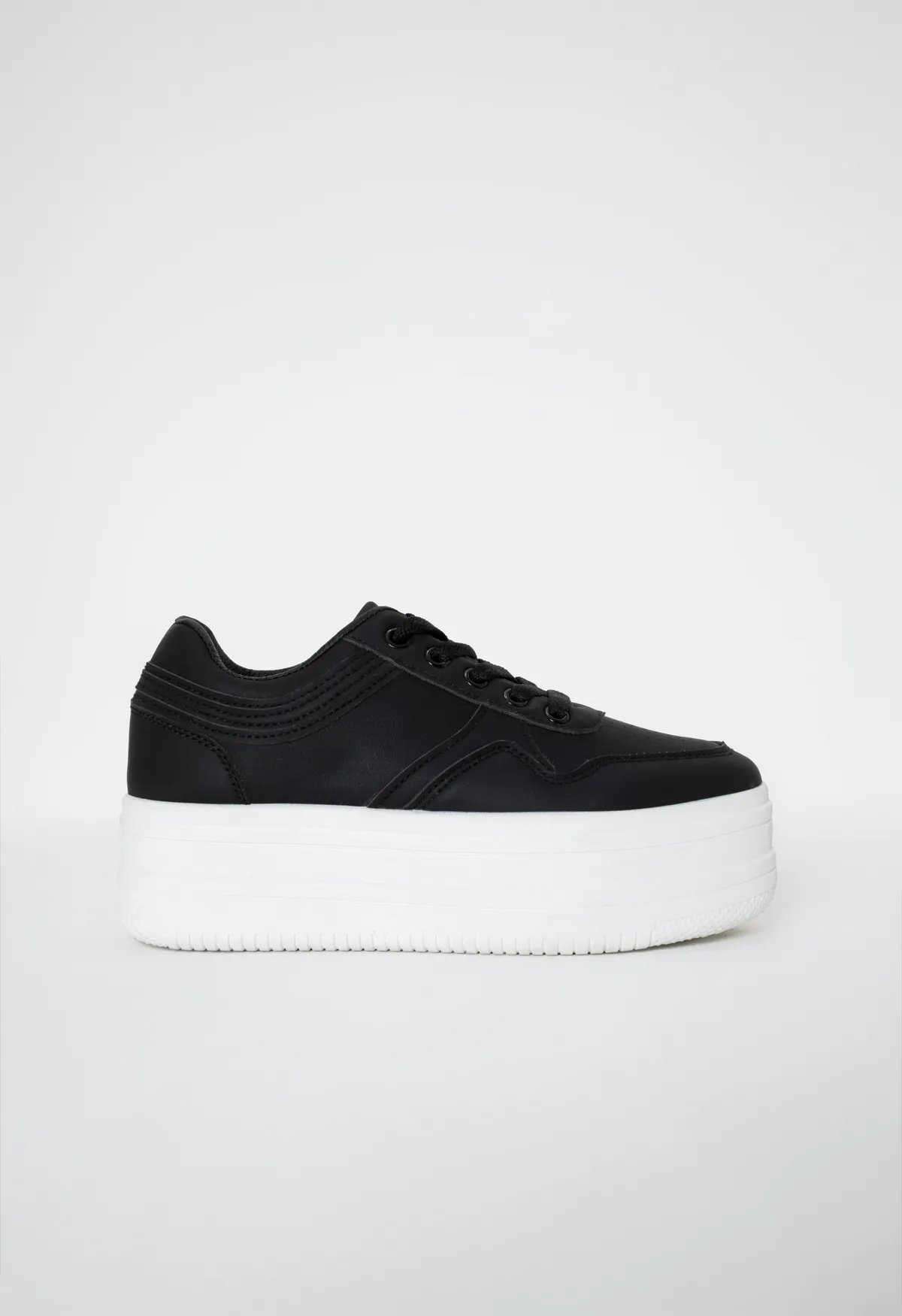 Sneakersy na grubej podeszwie
