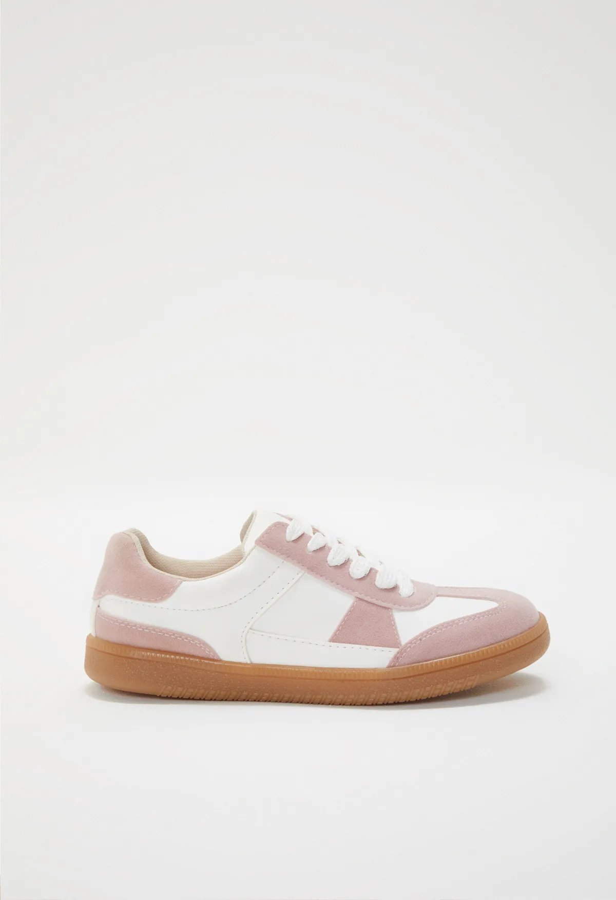 Sneakersy z połączeniem materiałów