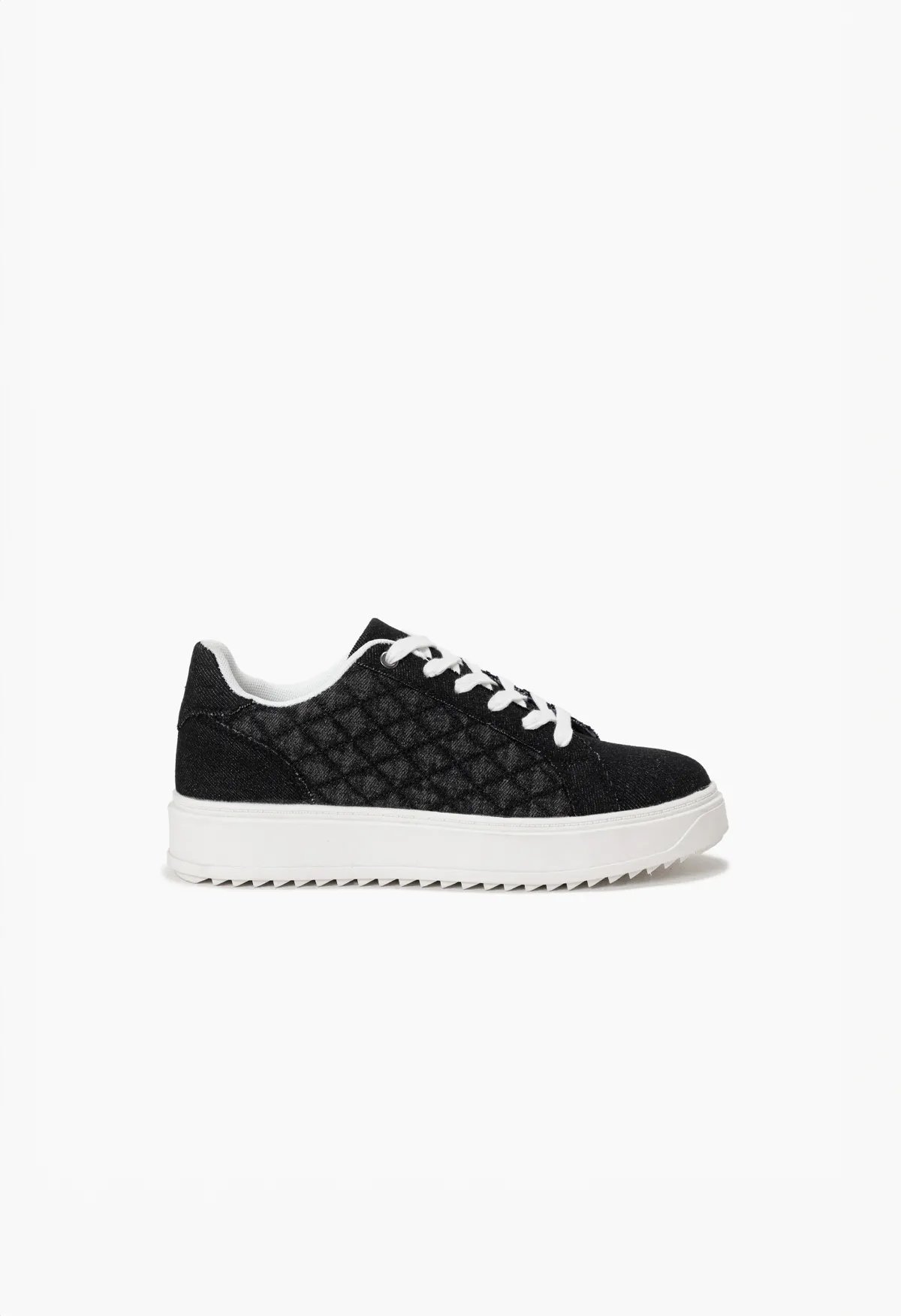 Tenisówki denim z efektem destroyer i akcentami