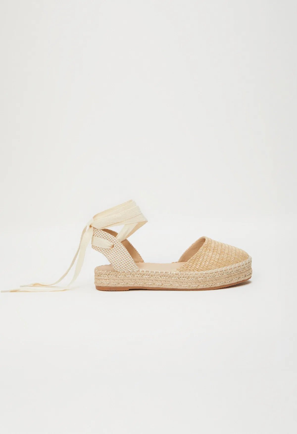 Espadryle z tkaniny o splocie koszykowym