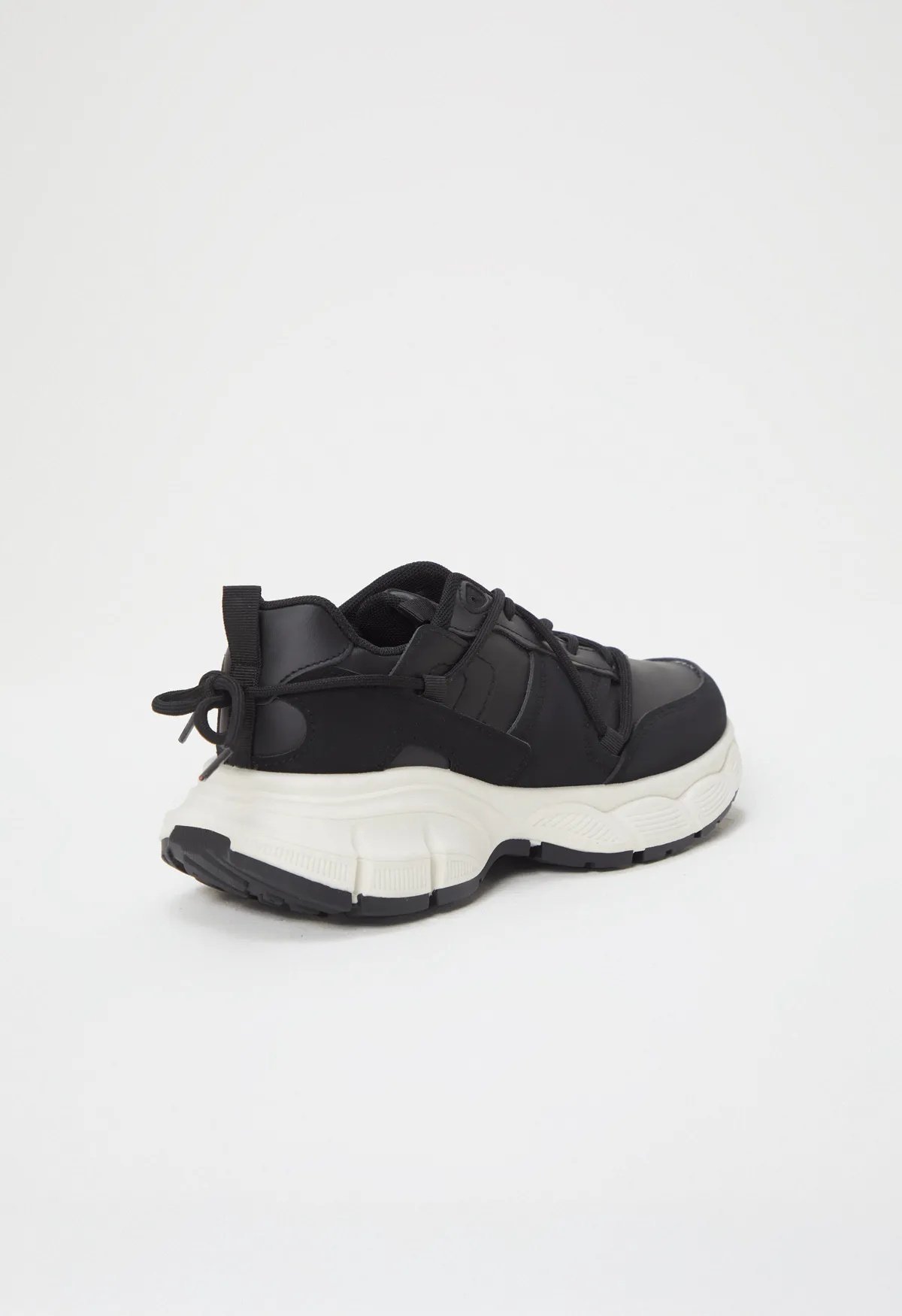 Buty sportowe sznurowane z krzyżowym wiązaniem - Image 2