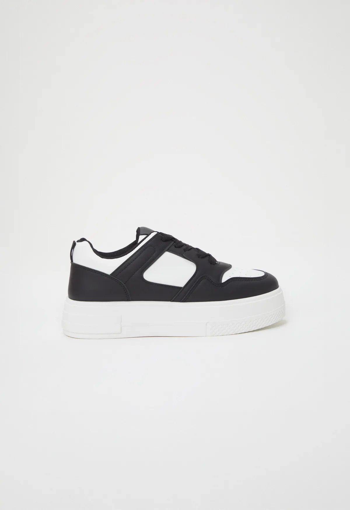 Sneakersy na wysokiej podeszwie, łączone - Image 2