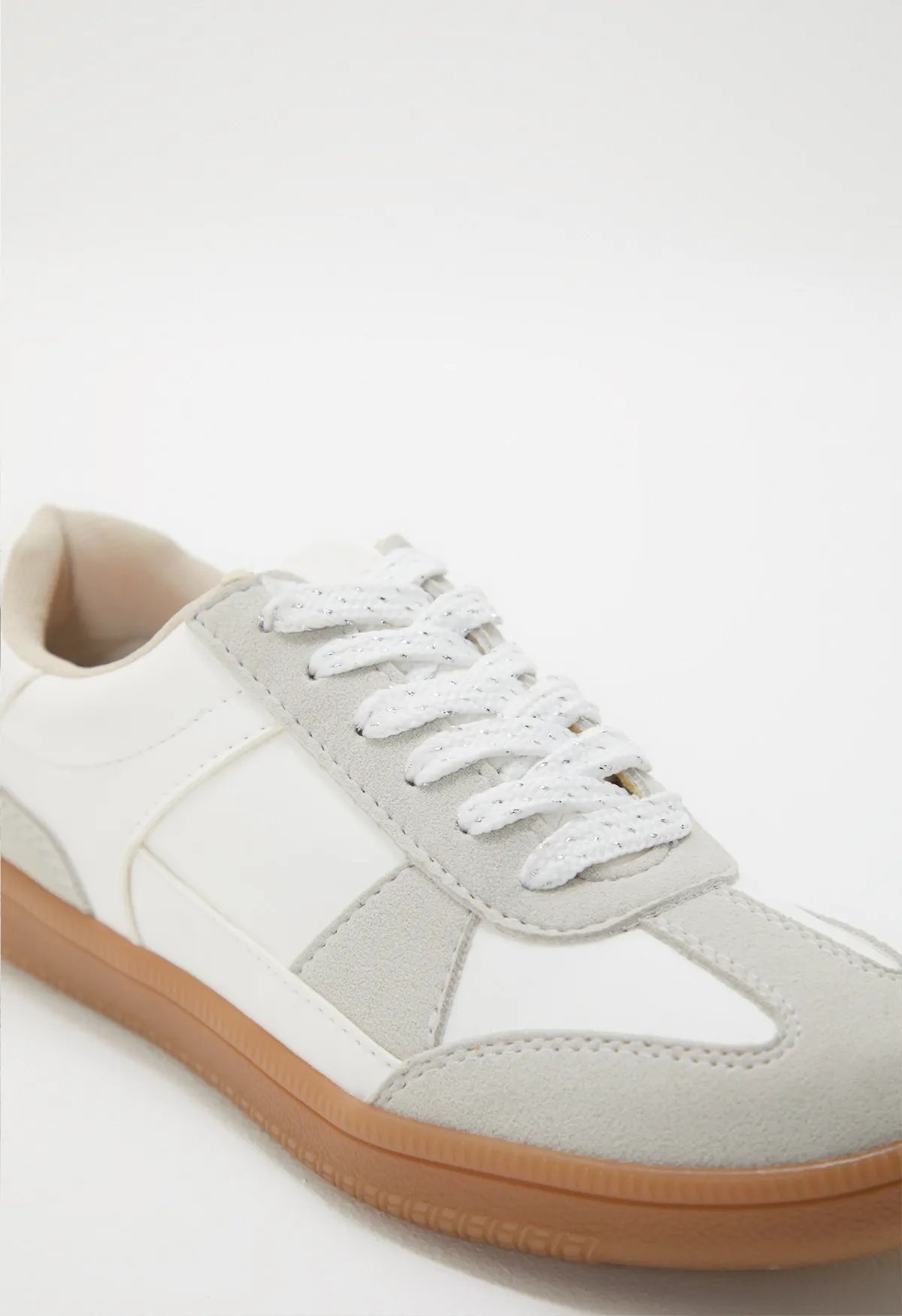 Sneakersy z połączenia materiałów - Image 2