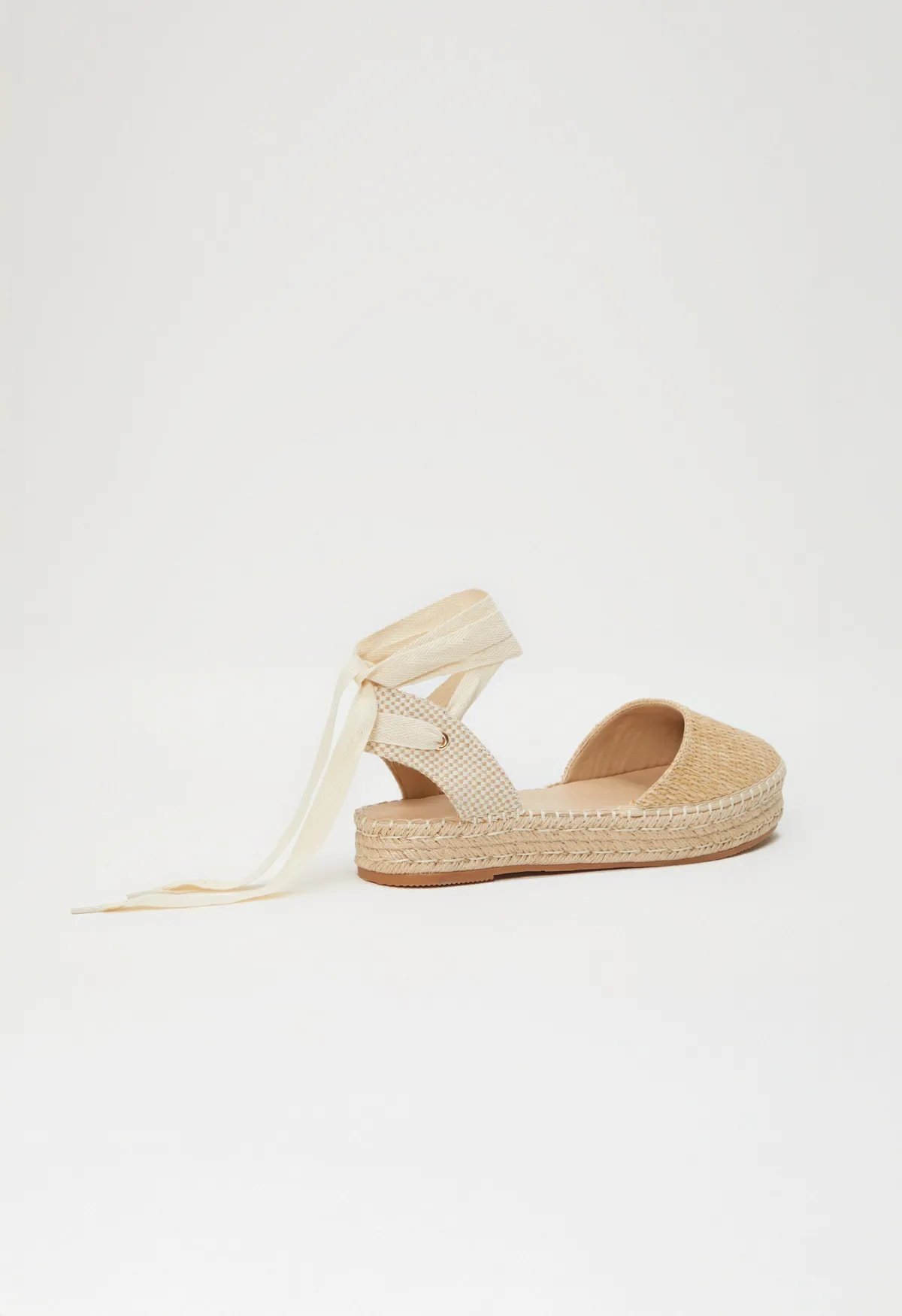 Espadryle z tkaniny o splocie koszykowym - Image 2