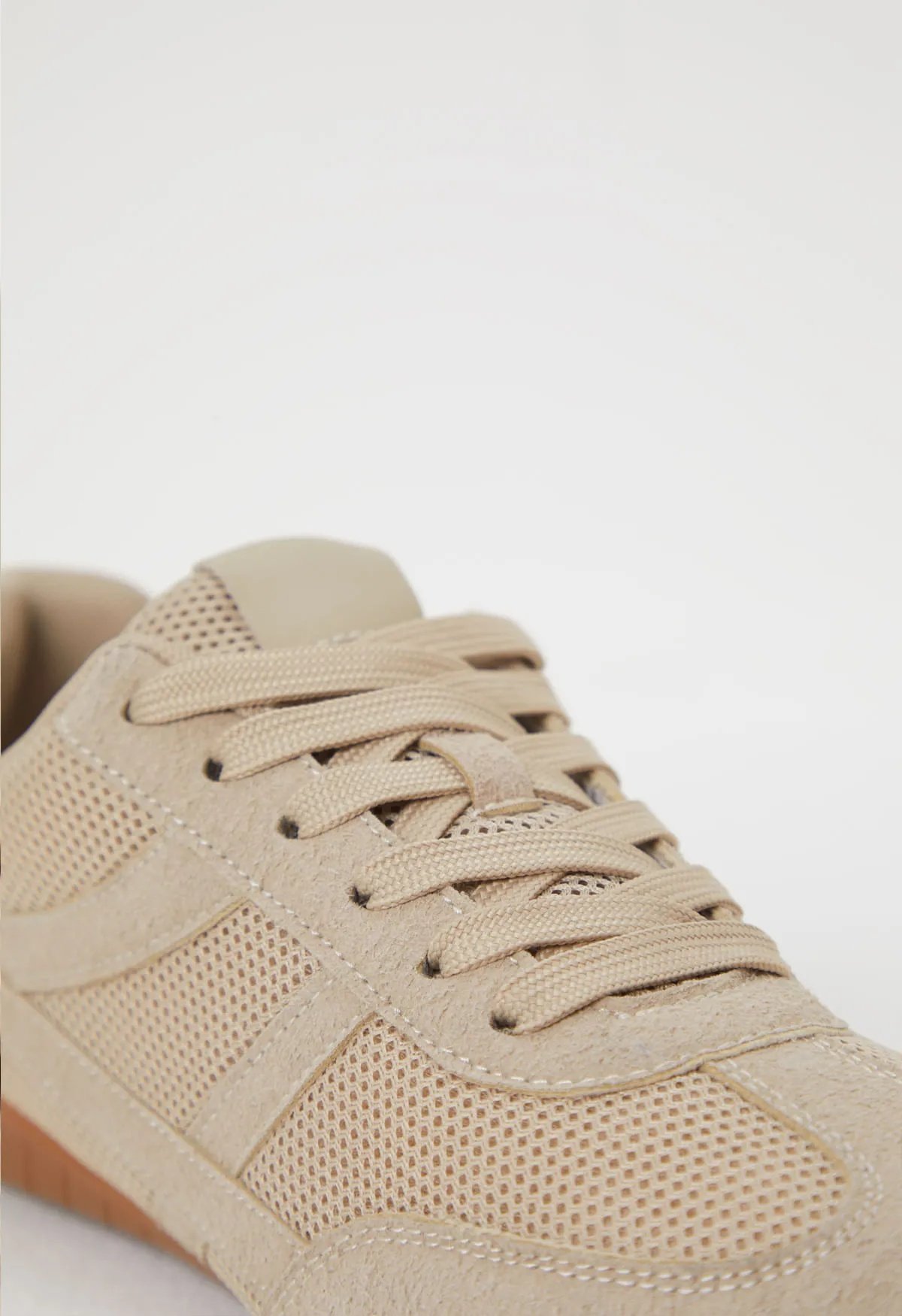 Sneakersy z połączenia materiałów - Image 3