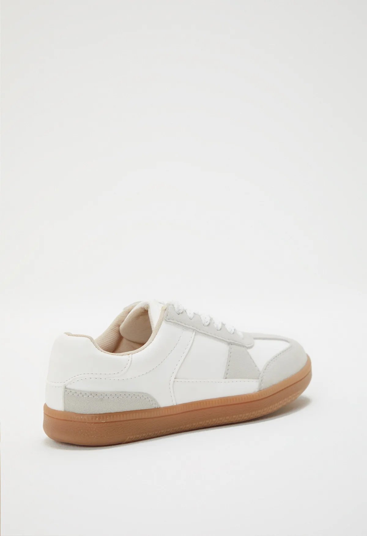 Sneakersy z połączenia materiałów - Image 3