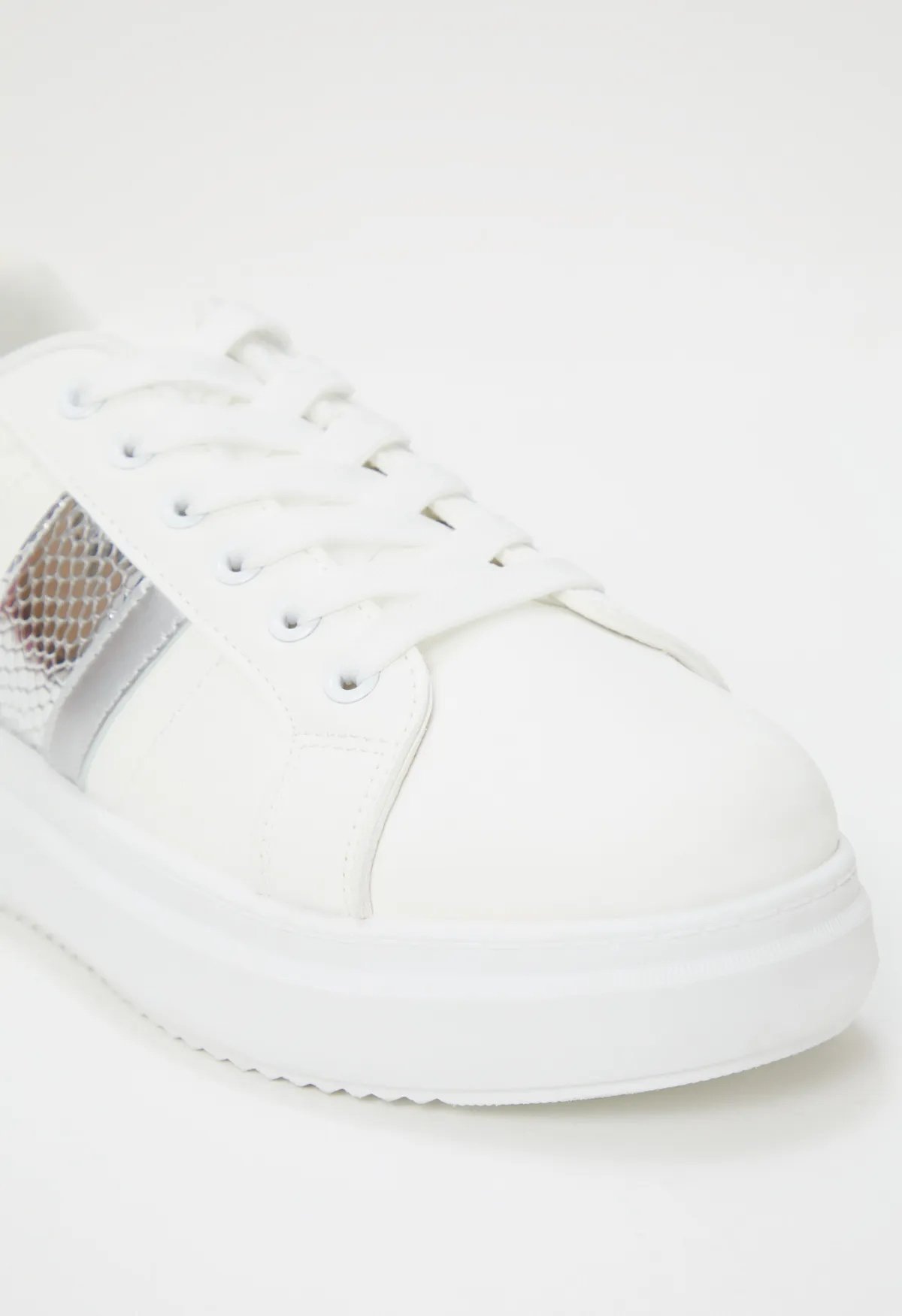 Klasyczne tenisówki z detalami w stylu pytona - Image 3
