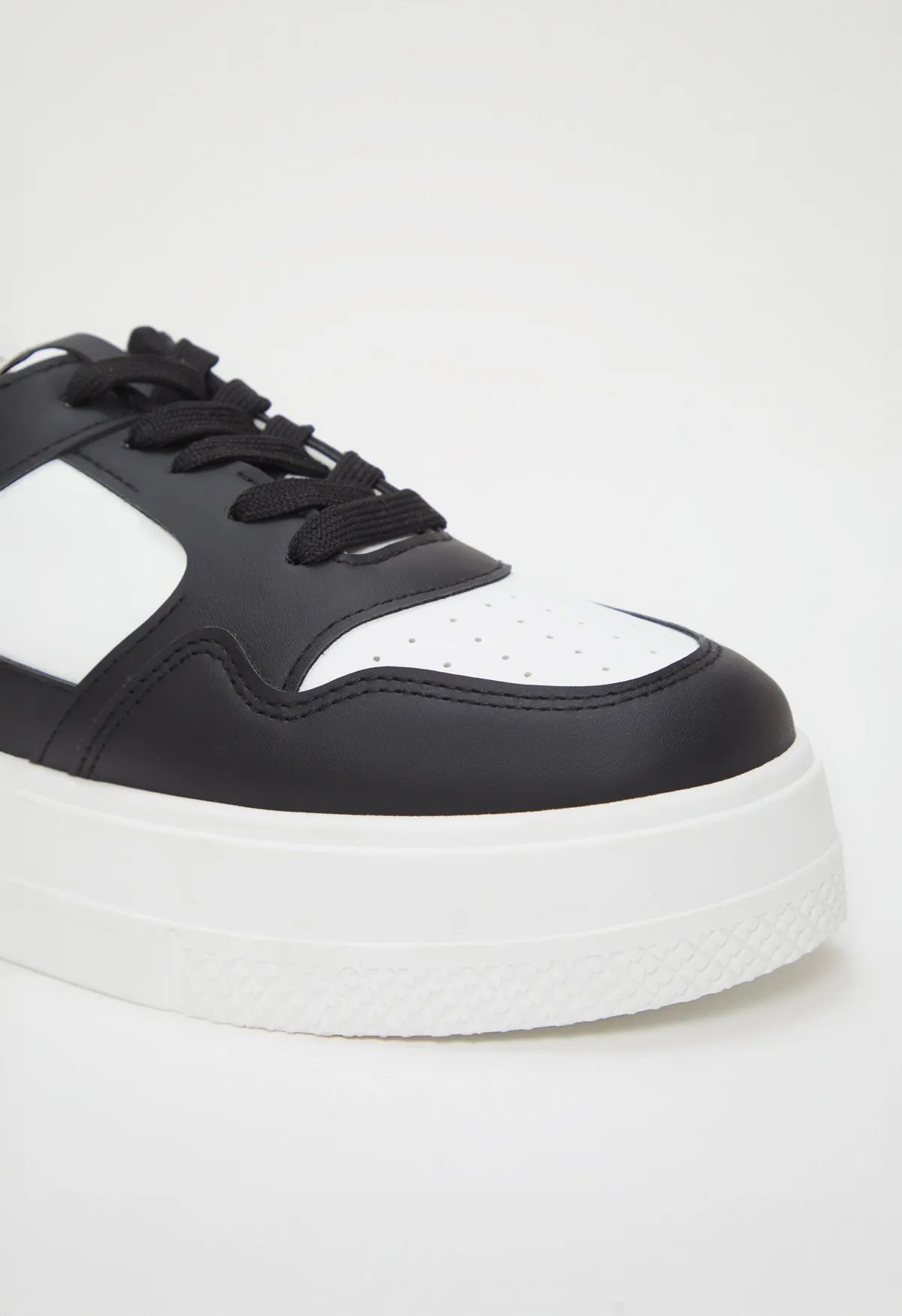 Sneakersy na wysokiej podeszwie, łączone - Image 6